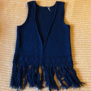 Retro-Style Knit Sweater-Vest with Fringe